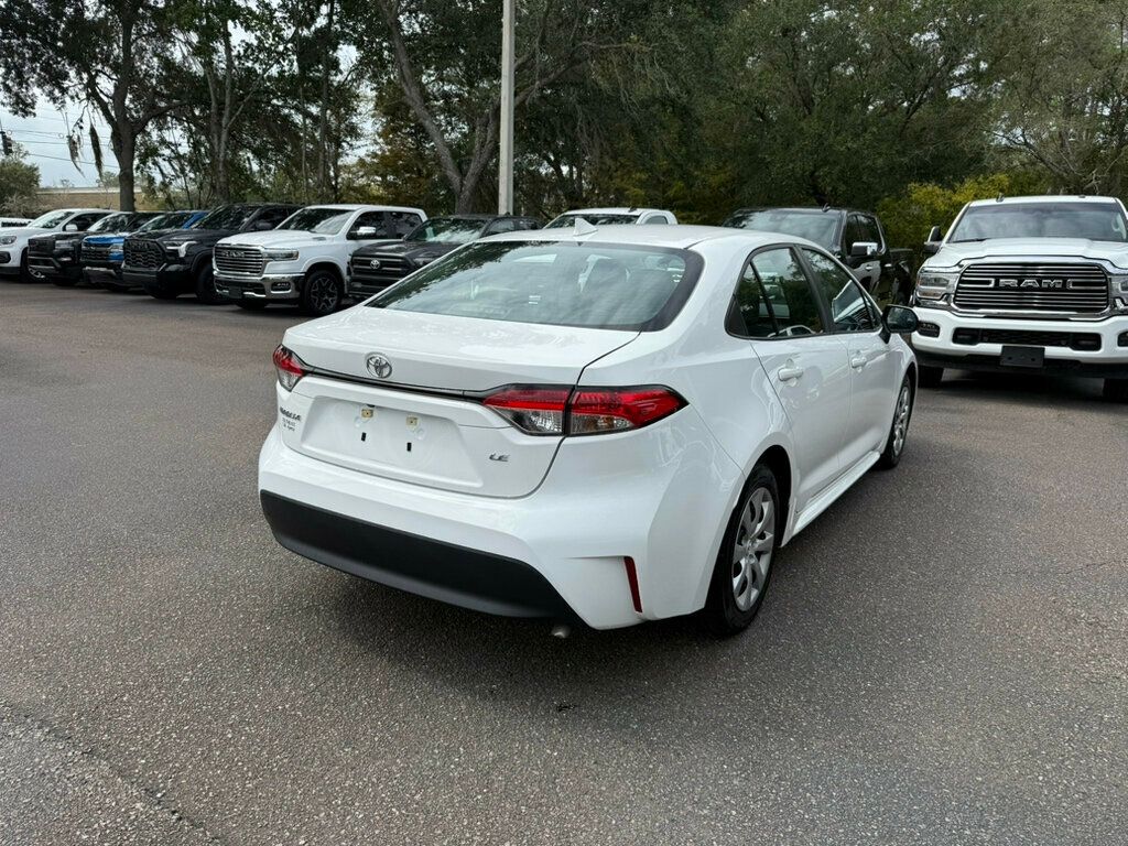 2023 Toyota Corolla LE photo 9
