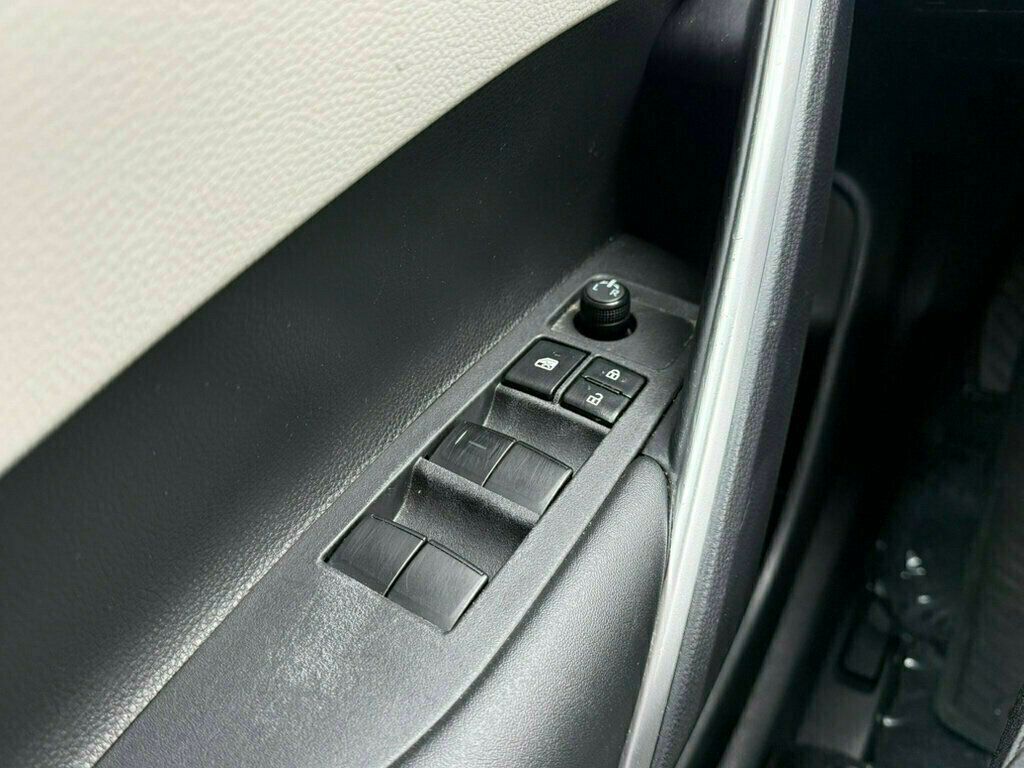 2023 Toyota Corolla Cross L 2WD - 23008184 - 30