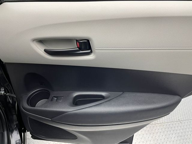 2023 Toyota Corolla Cross L 4WD - 23000046 - 34