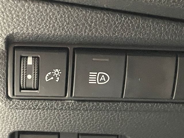 2023 Toyota Corolla Cross LE 4WD - 22965200 - 17