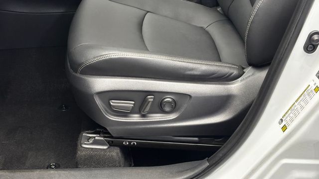 2023 Toyota Corolla Cross XLE 4WD - 23035879 - 13