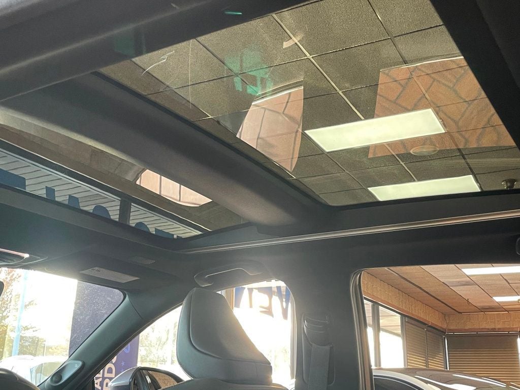 2023 Toyota Crown Limited AWD - 22936197 - 18