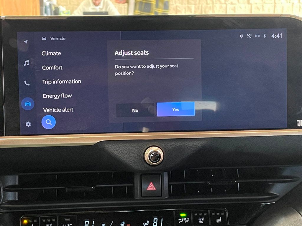 2023 Toyota Crown Limited AWD - 22936197 - 25