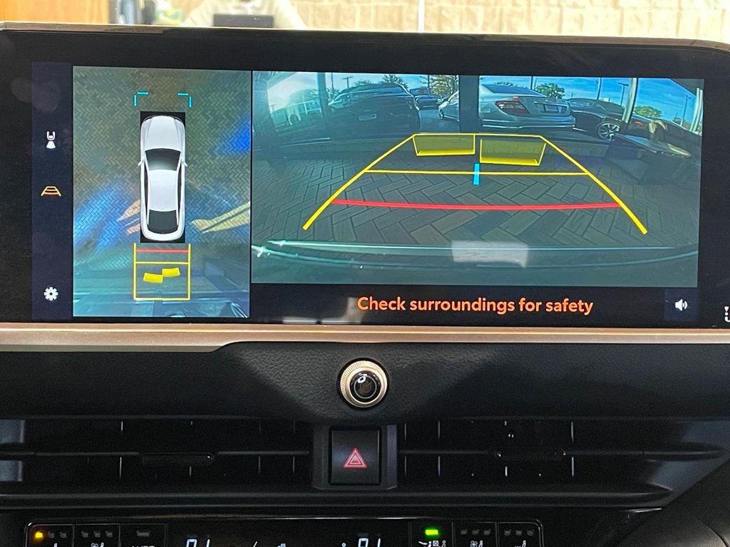 2023 Toyota Crown Limited AWD - 22936197 - 26