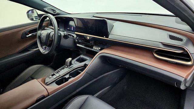 2023 Toyota Crown Limited AWD w/ Advanced Technology Package - 23026404 - 23