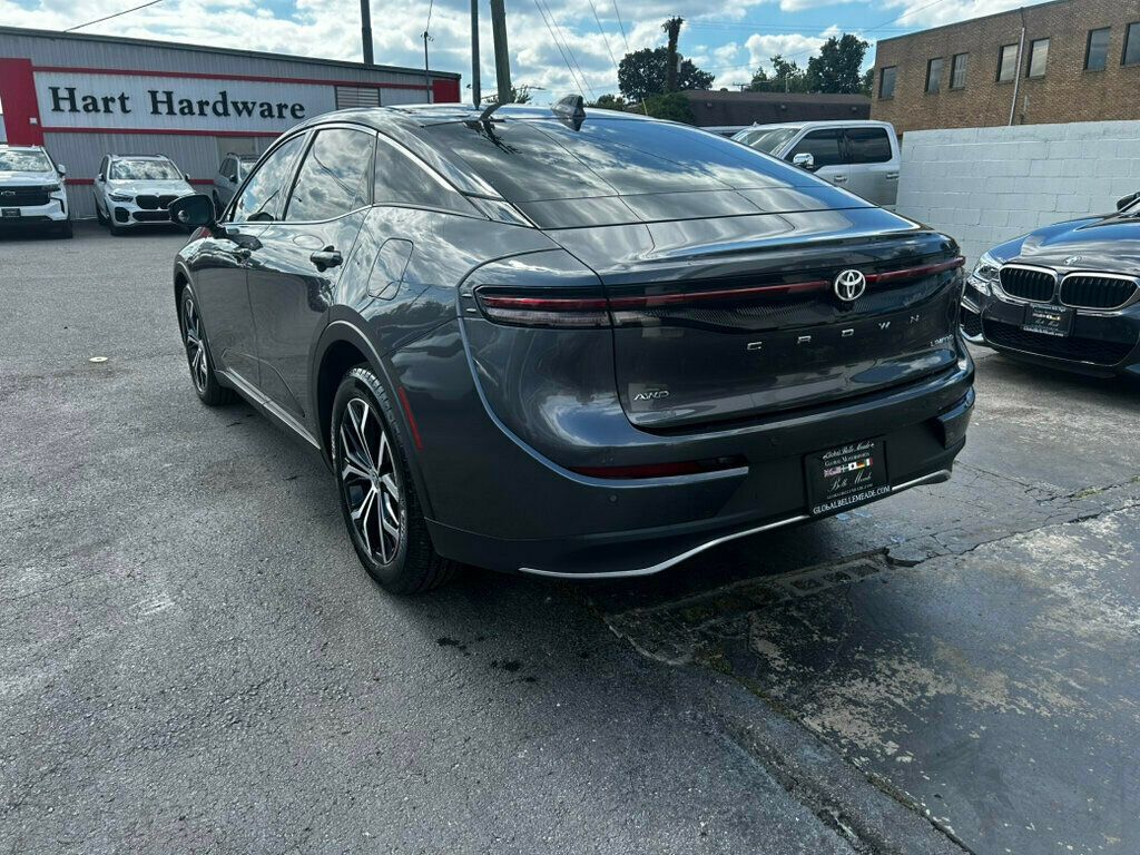 2023 Toyota Crown Limited photo 3