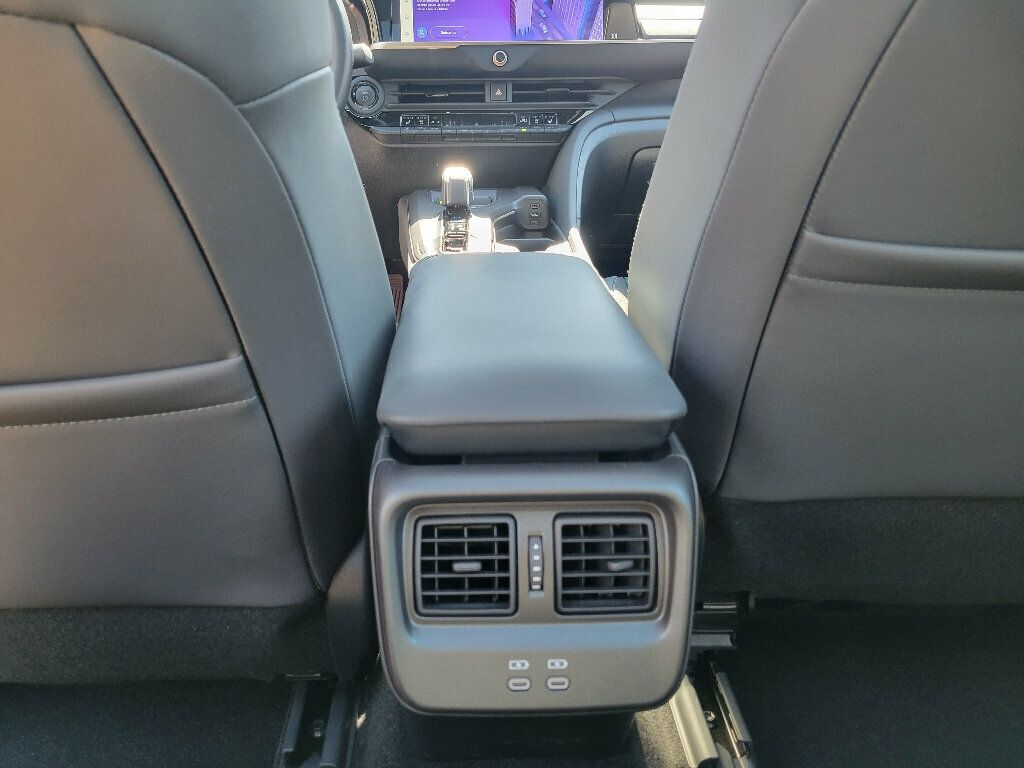 2023 Toyota Crown Platinum photo 17