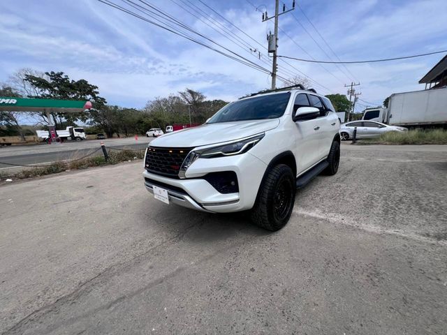 2023 Toyota Fortuner SVR 2.8 Turbo Diesel Un solo dueno y extras - 23008098 - 4