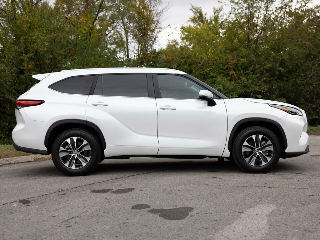 2023 Toyota Highlander 3rd Row Seating, Wireless CarPlay, Heated Seats - 22936812 - 10