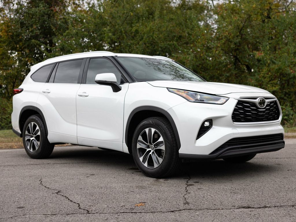 2023 Toyota Highlander 3rd Row Seating, Wireless CarPlay, Heated Seats - 22936812 - 12