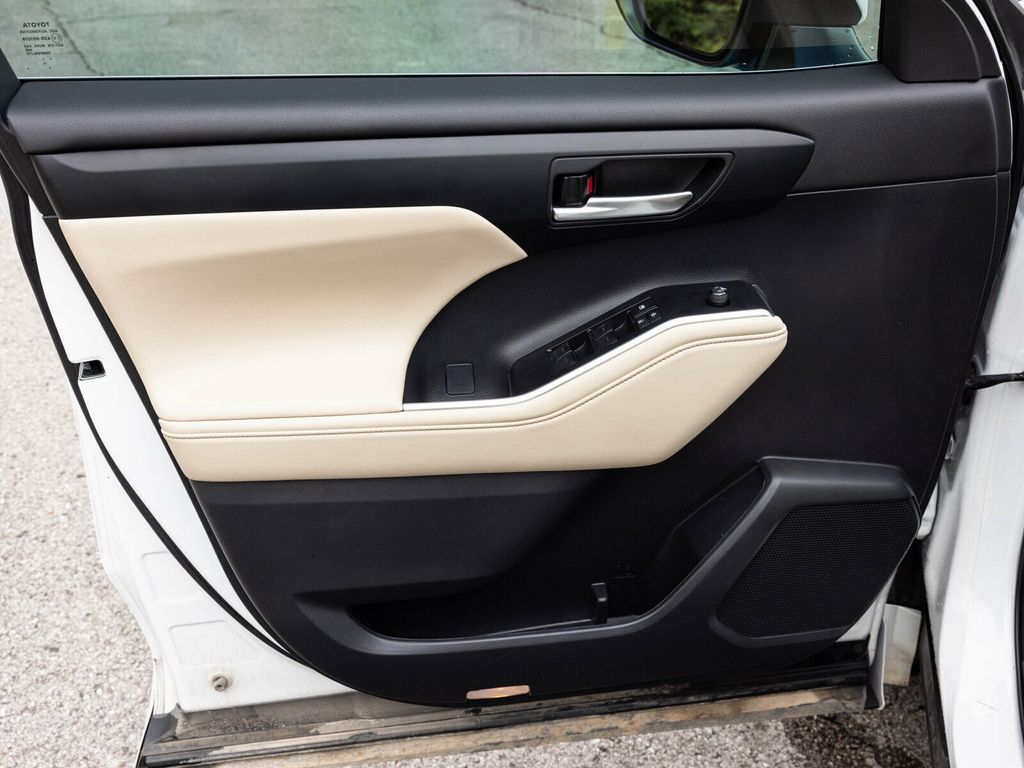 2023 Toyota Highlander 3rd Row Seating, Wireless CarPlay, Heated Seats - 22936812 - 20