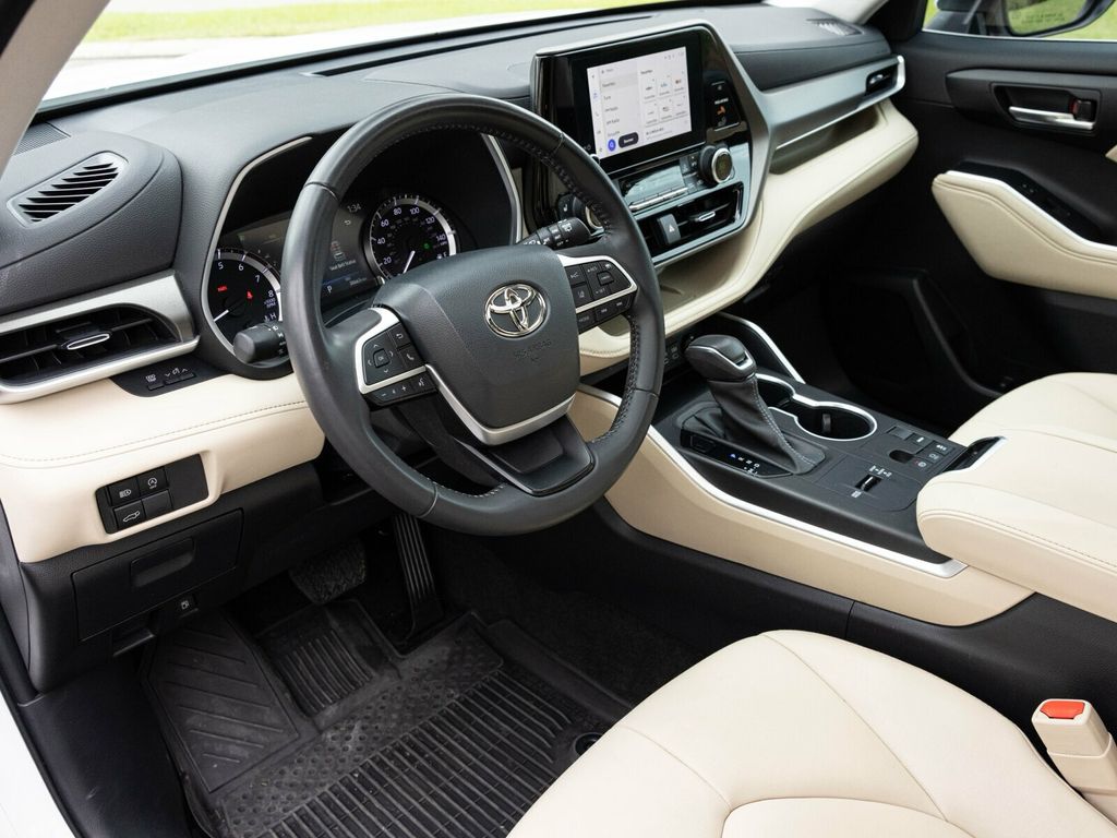 2023 Toyota Highlander 3rd Row Seating, Wireless CarPlay, Heated Seats - 22936812 - 22