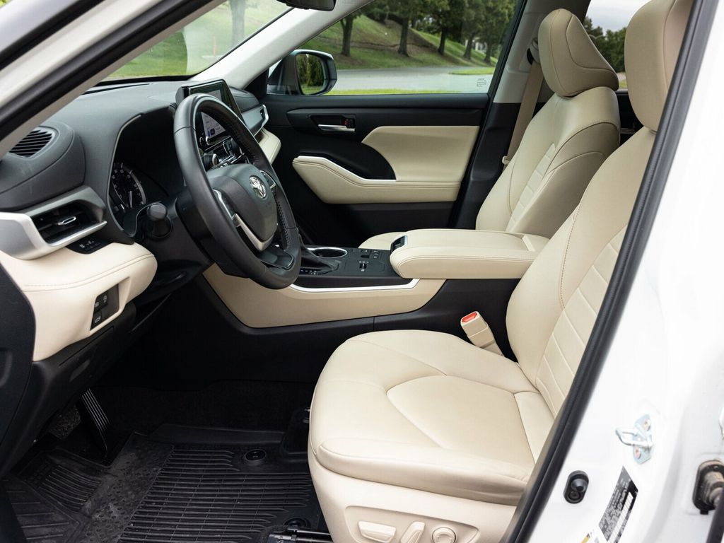 2023 Toyota Highlander 3rd Row Seating, Wireless CarPlay, Heated Seats - 22936812 - 24