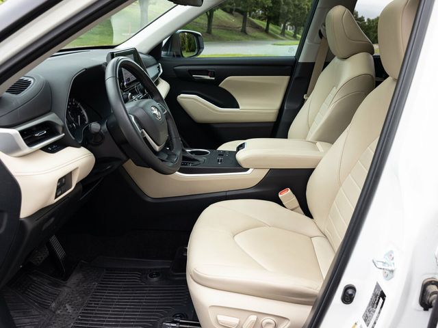 2023 Toyota Highlander 3rd Row Seating, Wireless CarPlay, Heated Seats - 22936812 - 24