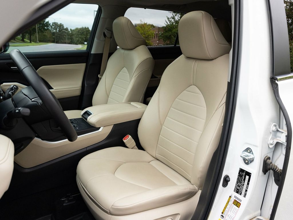 2023 Toyota Highlander 3rd Row Seating, Wireless CarPlay, Heated Seats - 22936812 - 25