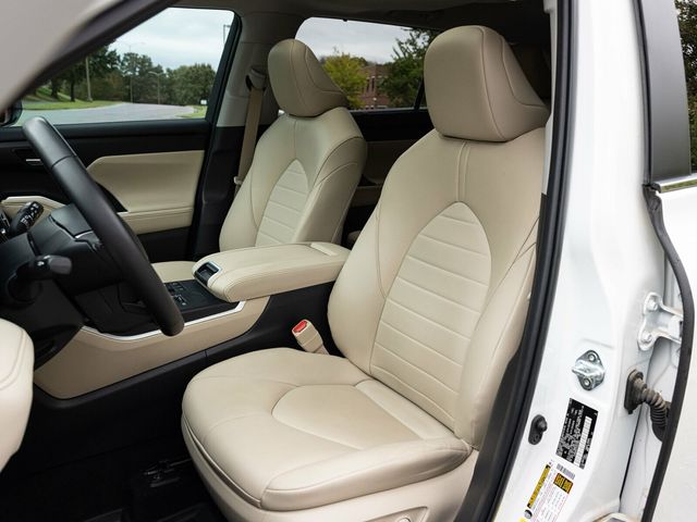 2023 Toyota Highlander 3rd Row Seating, Wireless CarPlay, Heated Seats - 22936812 - 25