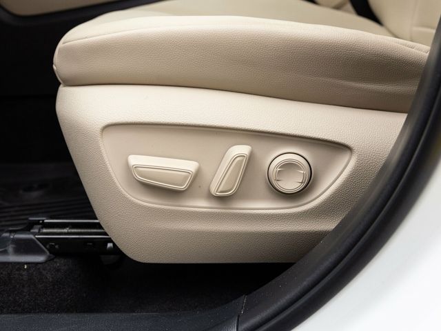 2023 Toyota Highlander 3rd Row Seating, Wireless CarPlay, Heated Seats - 22936812 - 26