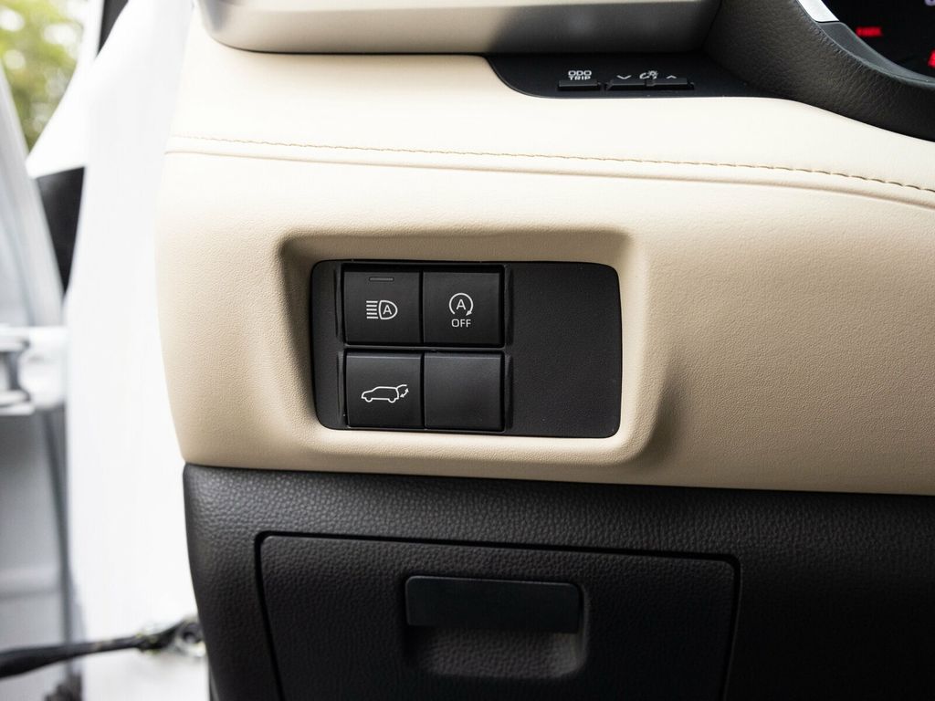 2023 Toyota Highlander 3rd Row Seating, Wireless CarPlay, Heated Seats - 22936812 - 27