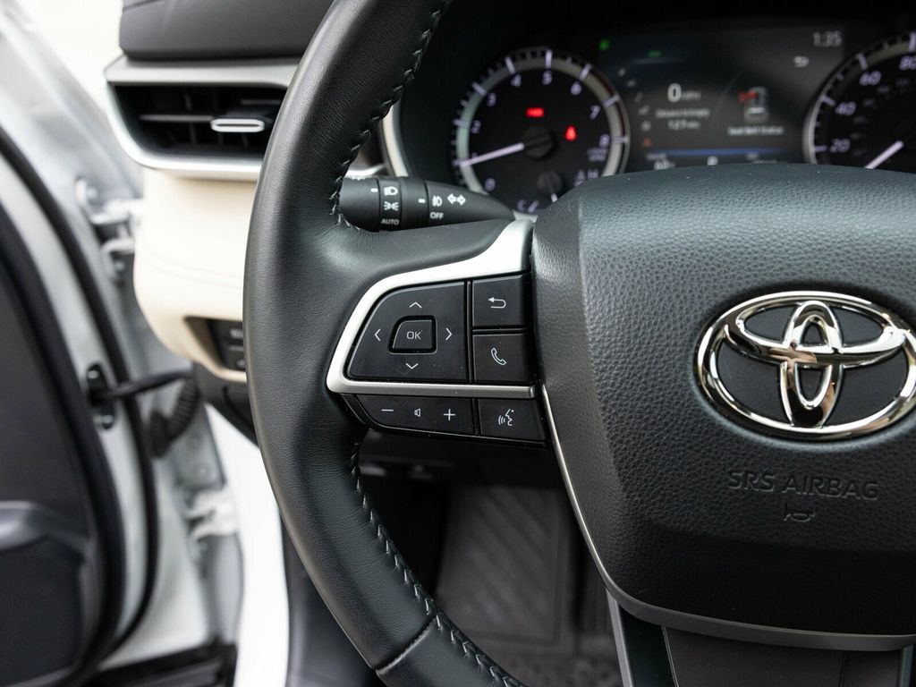 2023 Toyota Highlander 3rd Row Seating, Wireless CarPlay, Heated Seats - 22936812 - 33