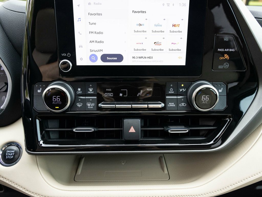 2023 Toyota Highlander 3rd Row Seating, Wireless CarPlay, Heated Seats - 22936812 - 37