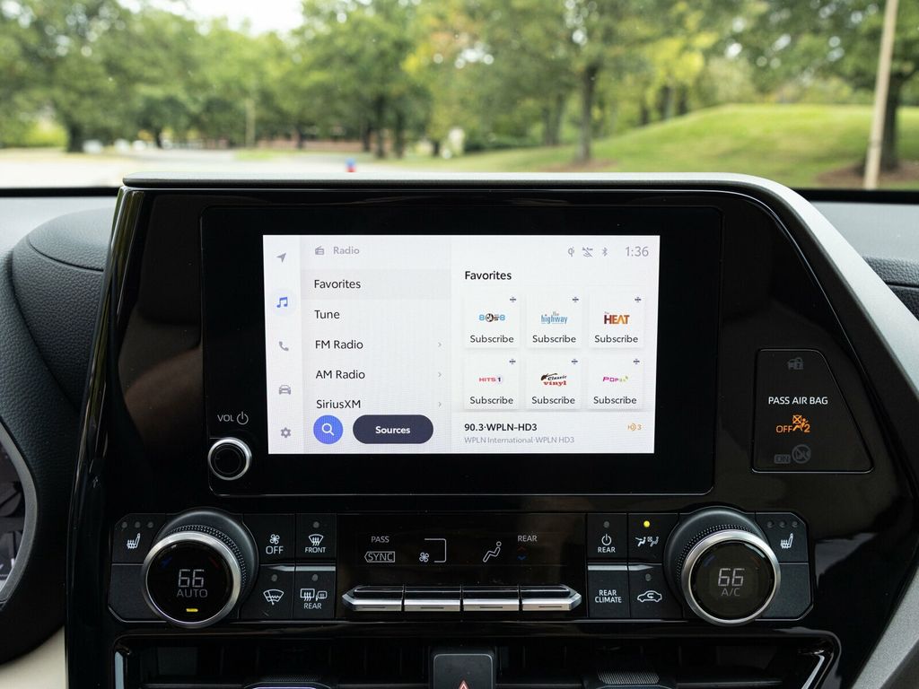 2023 Toyota Highlander 3rd Row Seating, Wireless CarPlay, Heated Seats - 22936812 - 38