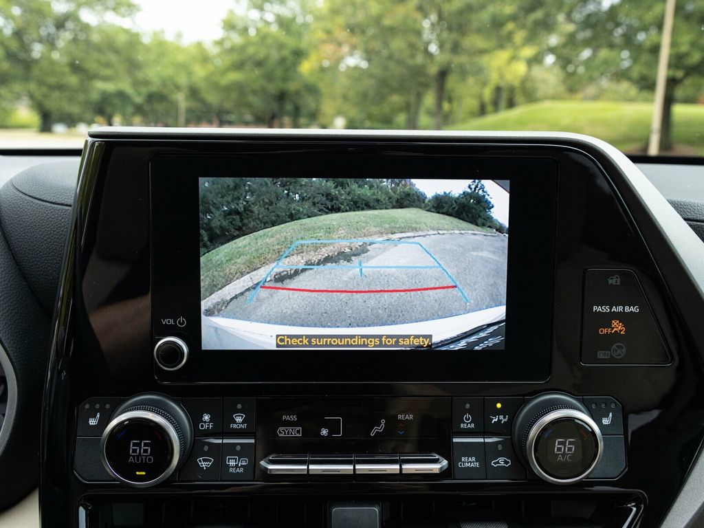 2023 Toyota Highlander 3rd Row Seating, Wireless CarPlay, Heated Seats - 22936812 - 39