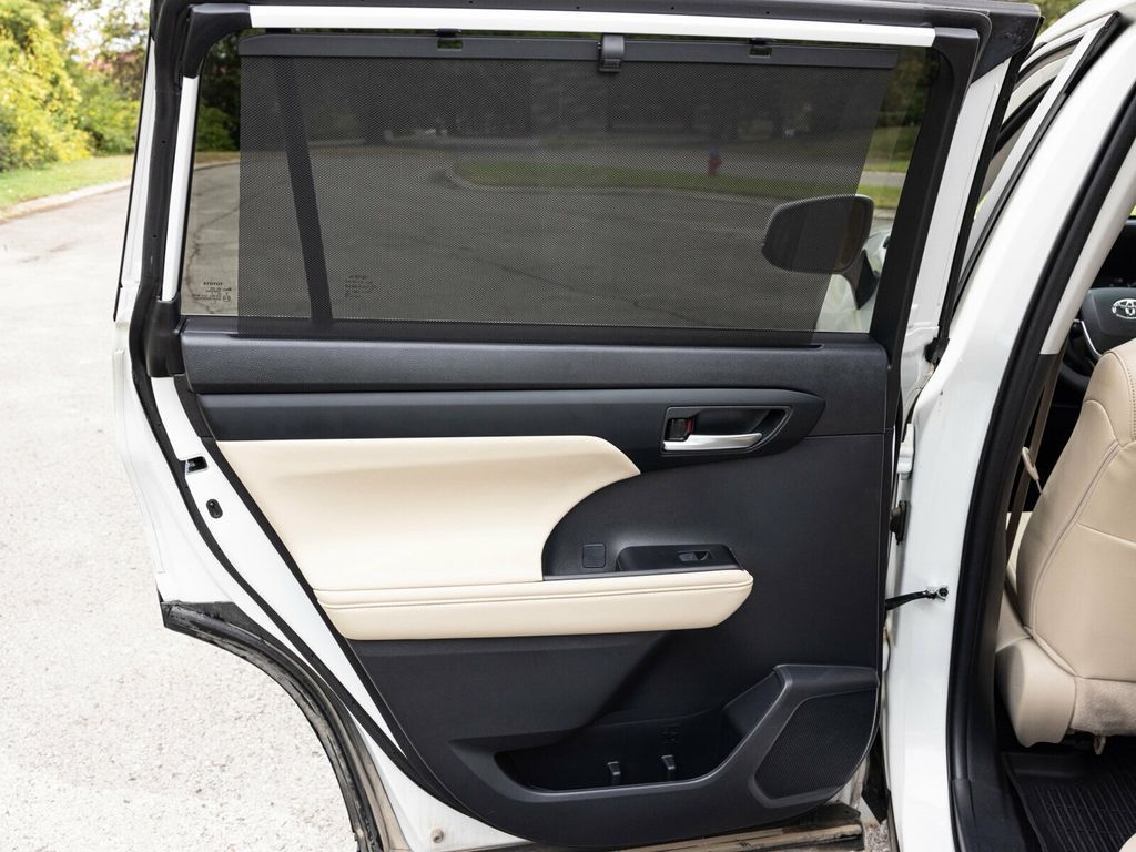 2023 Toyota Highlander 3rd Row Seating, Wireless CarPlay, Heated Seats - 22936812 - 45