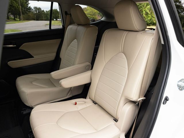2023 Toyota Highlander 3rd Row Seating, Wireless CarPlay, Heated Seats - 22936812 - 48