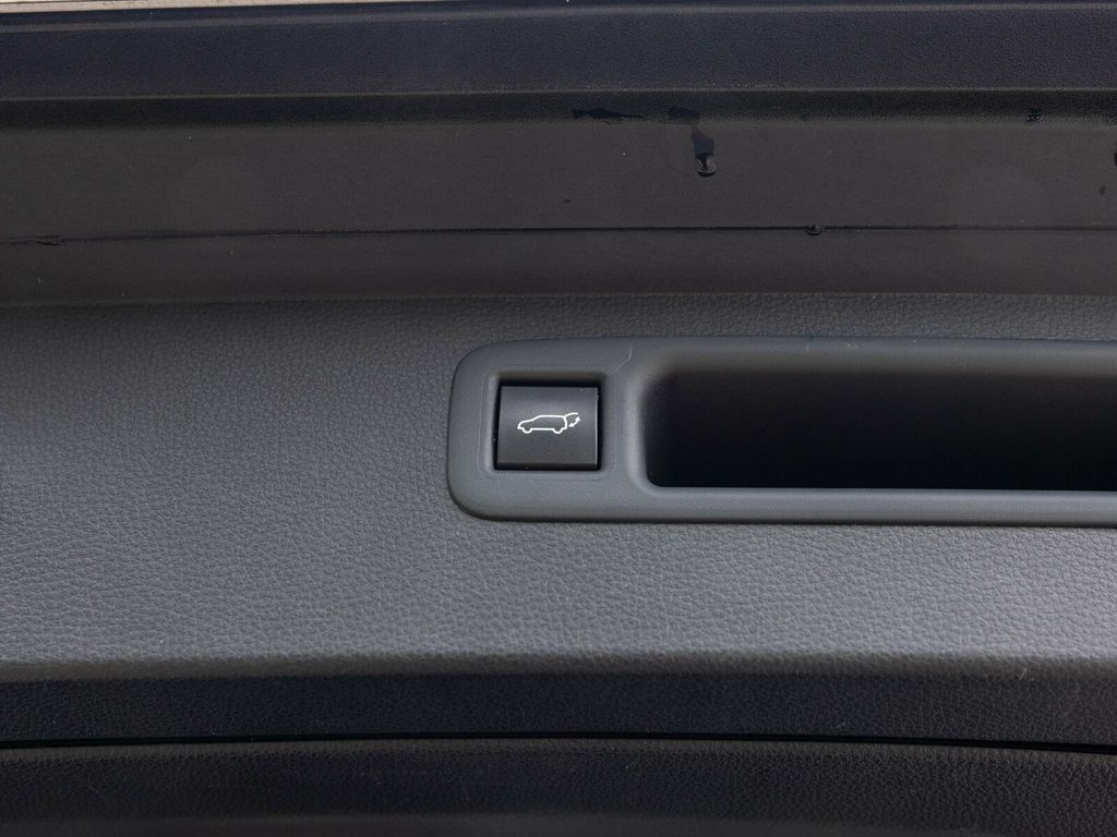 2023 Toyota Highlander 3rd Row Seating, Wireless CarPlay, Heated Seats - 22936812 - 53