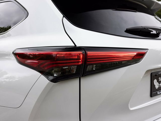 2023 Toyota Highlander 3rd Row Seating, Wireless CarPlay, Heated Seats - 22936812 - 55
