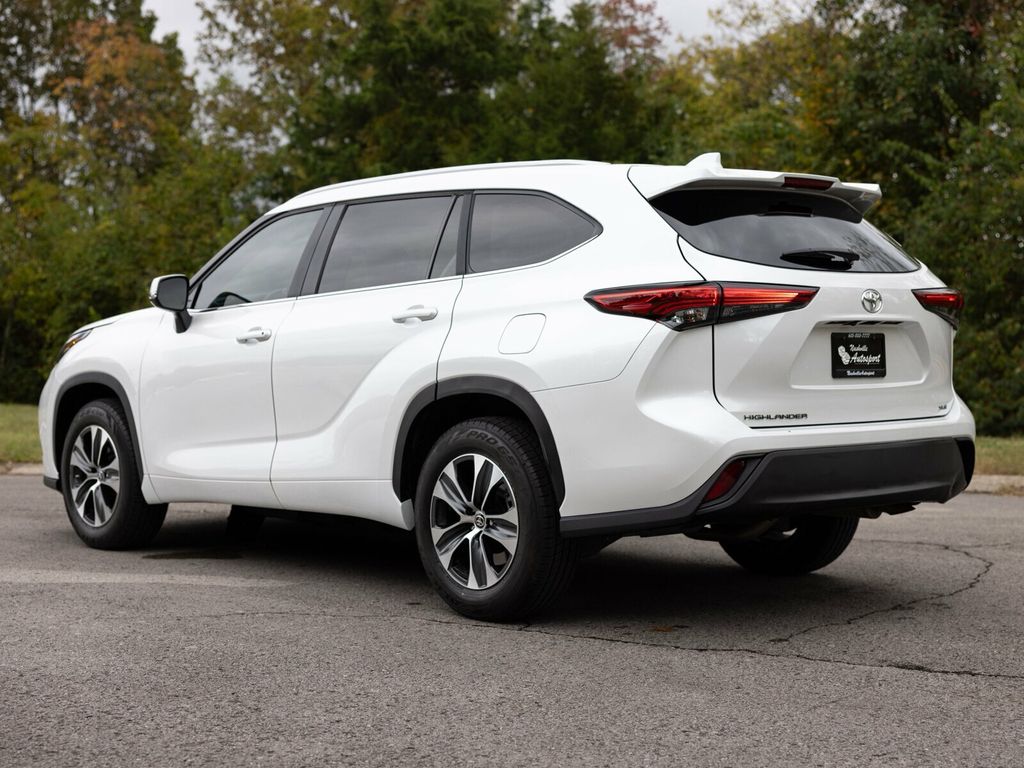 2023 Toyota Highlander 3rd Row Seating, Wireless CarPlay, Heated Seats - 22936812 - 5