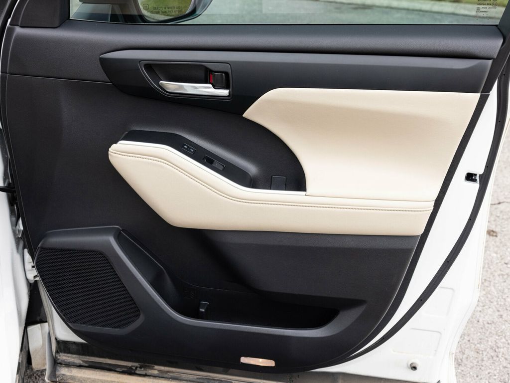 2023 Toyota Highlander 3rd Row Seating, Wireless CarPlay, Heated Seats - 22936812 - 61