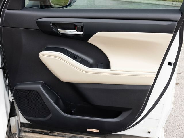 2023 Toyota Highlander 3rd Row Seating, Wireless CarPlay, Heated Seats - 22936812 - 61