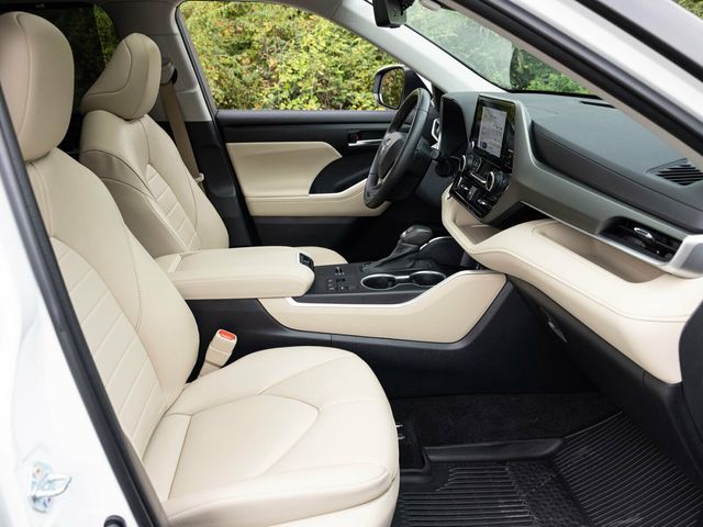 2023 Toyota Highlander 3rd Row Seating, Wireless CarPlay, Heated Seats - 22936812 - 63