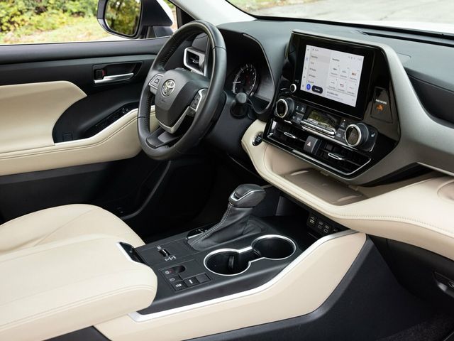 2023 Toyota Highlander 3rd Row Seating, Wireless CarPlay, Heated Seats - 22936812 - 64