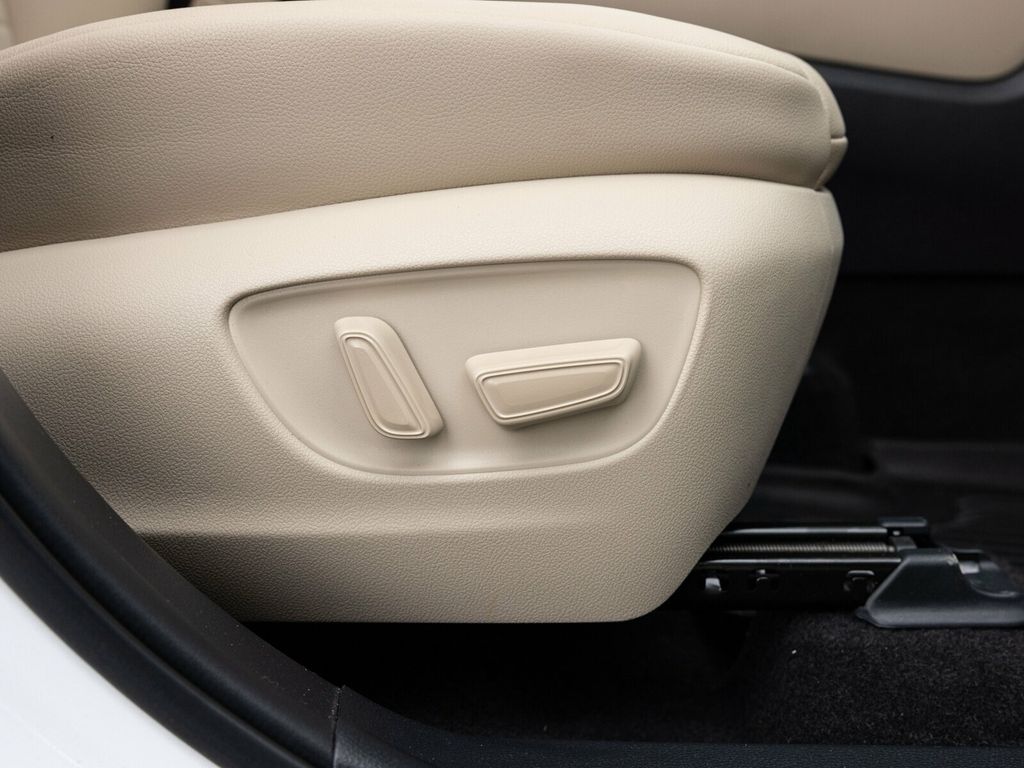 2023 Toyota Highlander 3rd Row Seating, Wireless CarPlay, Heated Seats - 22936812 - 66