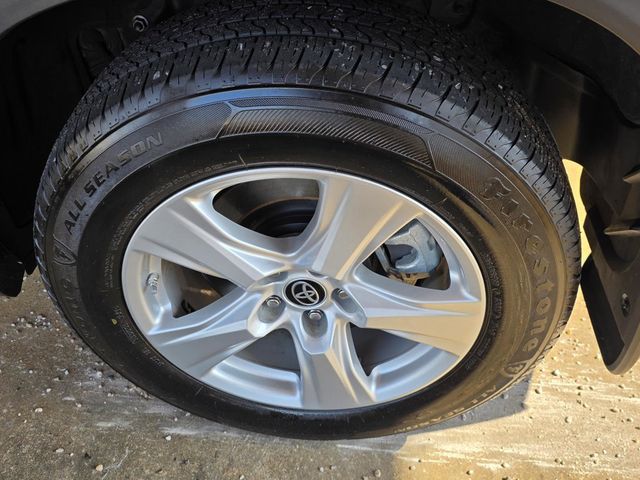 2023 Toyota Highlander Hybrid LE AWD - 23063165 - 37