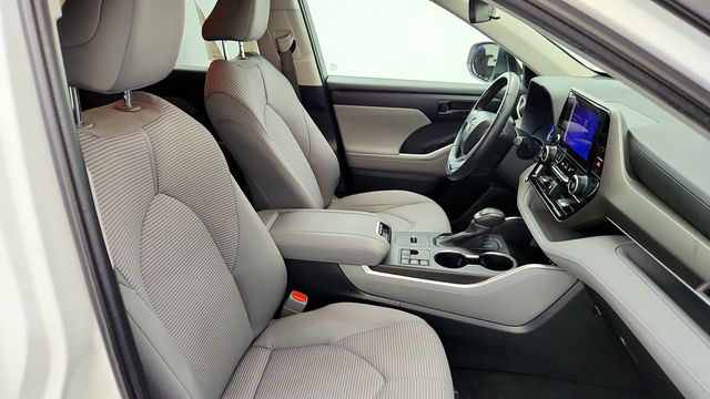 2023 Toyota Highlander Hybrid LE AWD w/ 3-Row Seating & Toyota Safety Sense - 23089998 - 21