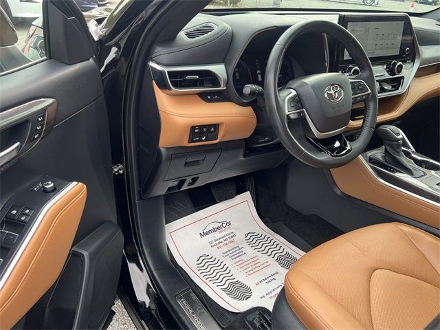 2023 Toyota Highlander Hybrid Platinum photo 10
