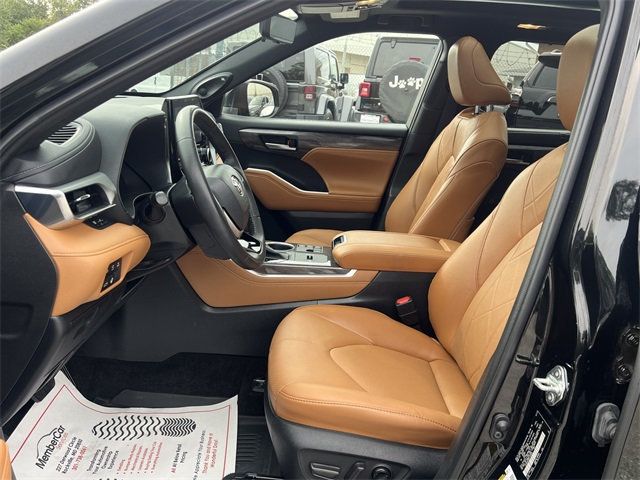 2023 Toyota Highlander Hybrid Platinum photo 13