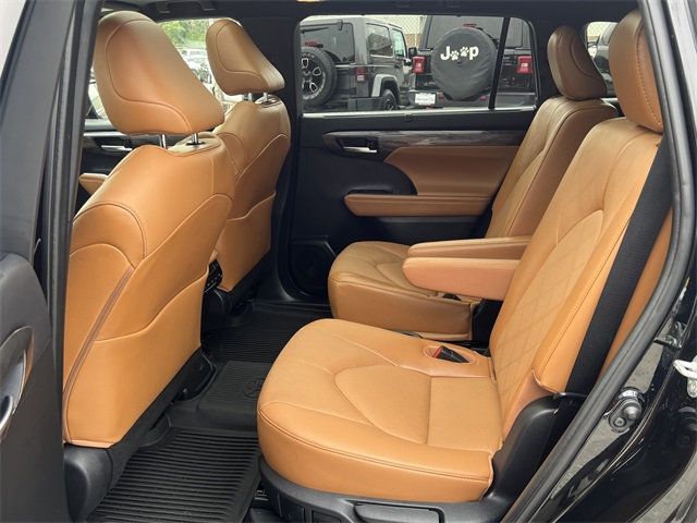 2023 Toyota Highlander Hybrid Platinum photo 14