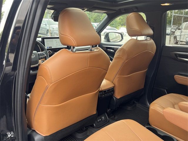 2023 Toyota Highlander Hybrid Platinum photo 15