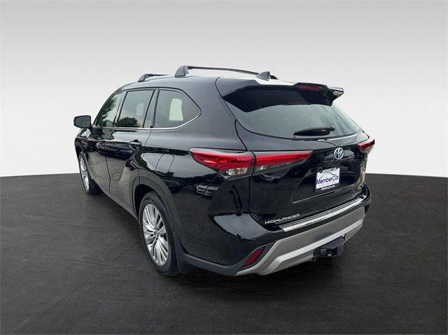2023 Toyota Highlander Hybrid Platinum photo 3