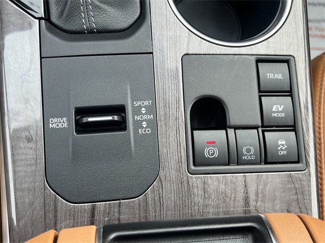 2023 Toyota Highlander Hybrid Platinum photo 31