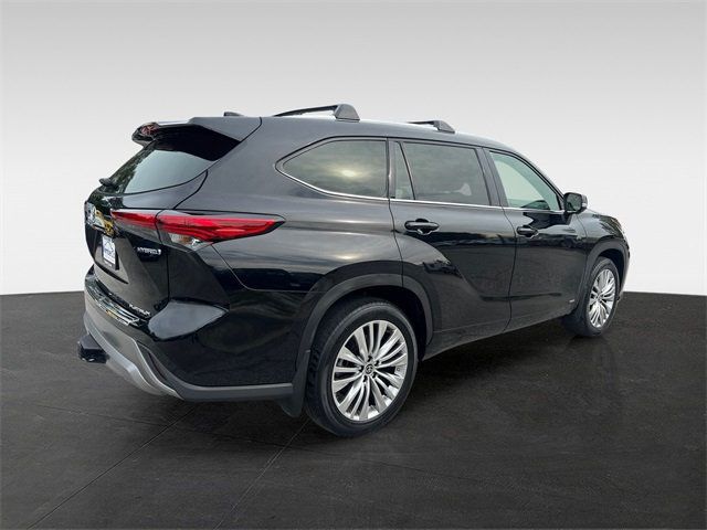 2023 Toyota Highlander Hybrid Platinum photo 5