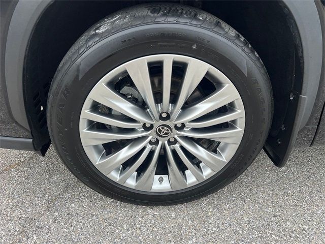 2023 Toyota Highlander Hybrid Platinum photo 9