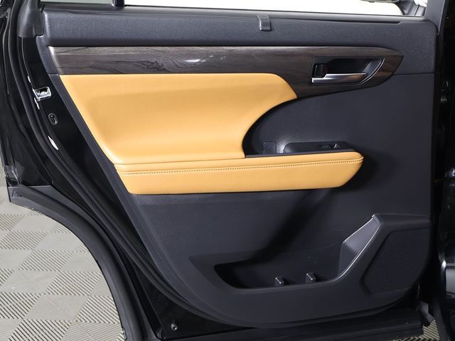 2023 Toyota Highlander LE AWD - 22890373 - 28