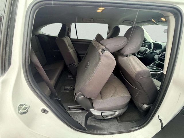 2023 Toyota Highlander L FWD - 23037393 - 32
