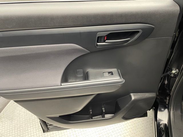 2023 Toyota Highlander L FWD - 22884433 - 31