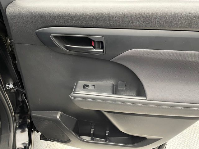 2023 Toyota Highlander L FWD - 22884433 - 34